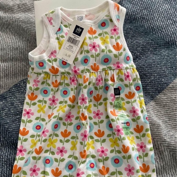 Sweet Baby Gap Onesie - Picture 1 of 4